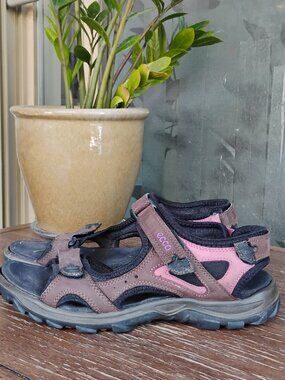 ECCO Women's Brown & Pink Yucatan Outdoor Walking/Water Sandals Size 9 - 9.5